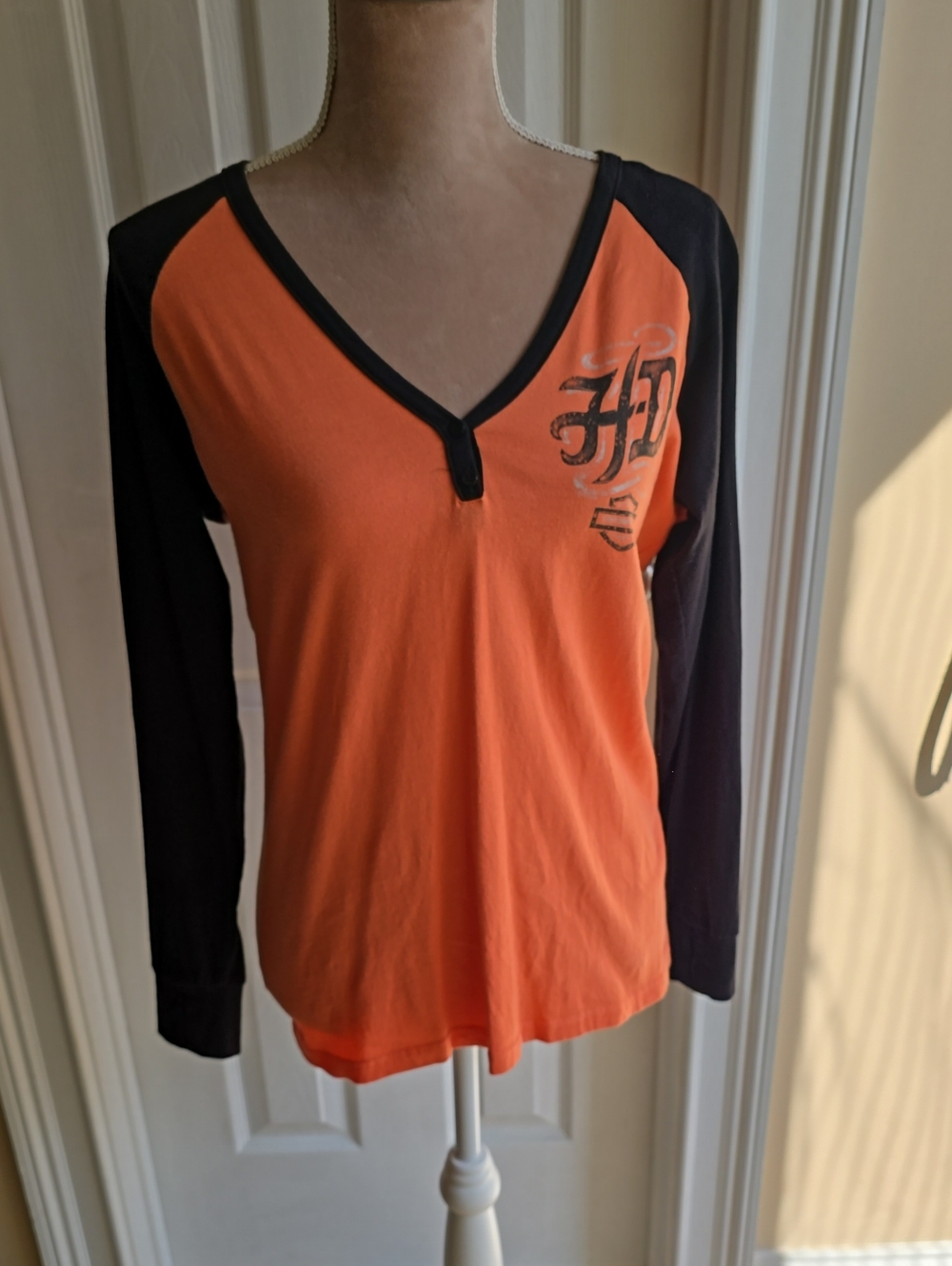 Womens Large Harley-Davidson Orange and Black Long-Sleeve V-Neck Tee